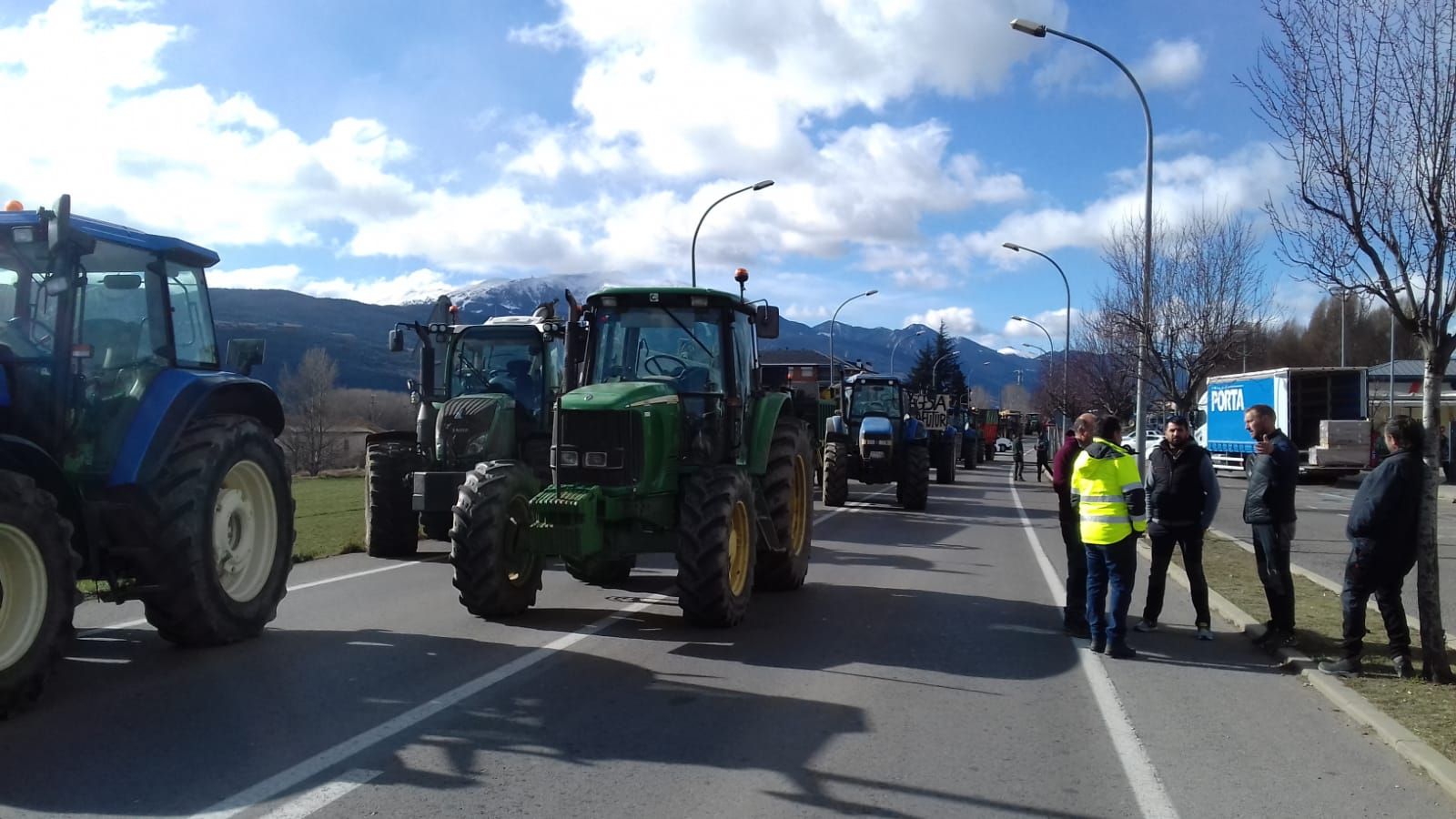 Tractorada de protesta de la pagesia a Puigcerdà