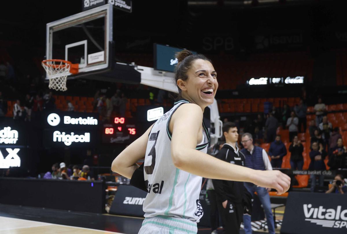 Alba Torrens, tras mes y medio lesionada, volvió a jugar el viernes ante el Schio con muy buen rendimiento