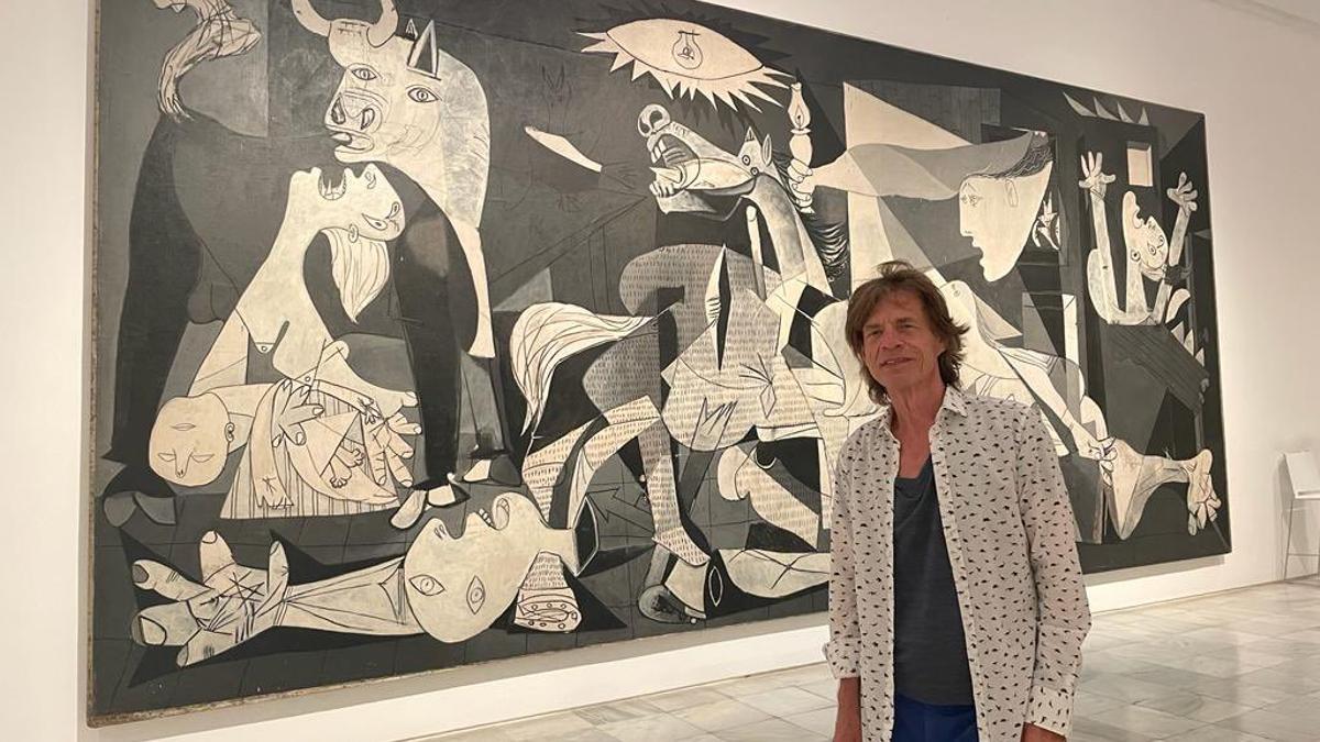 Mick Jagger ante el Guernica, en el Reina Sofía