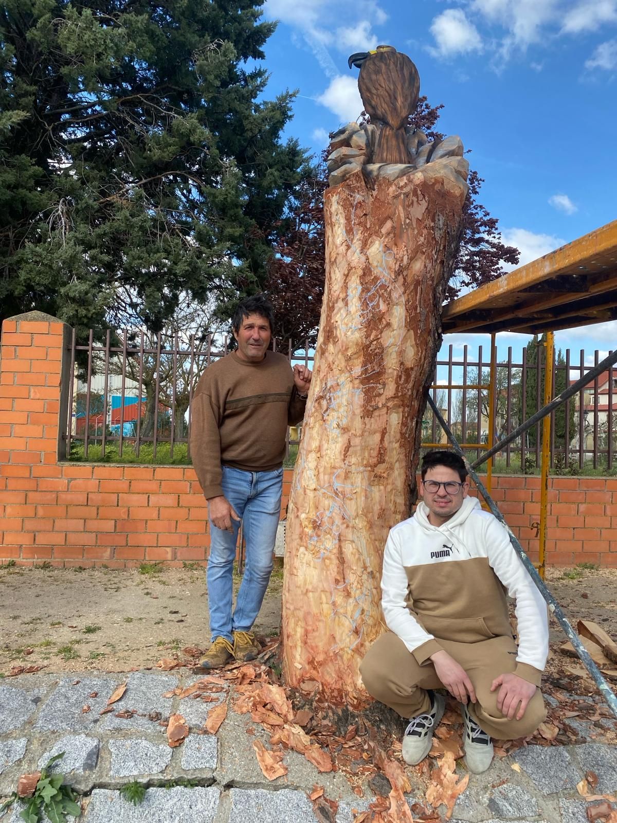 GALERÍA | El árbol de Moraleja que se convirtió en estatua