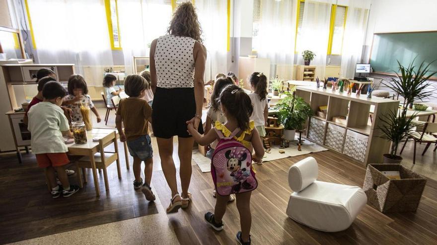 El PSOE advierte de que Elda podría perder aulas de Infantil por los recortes en Educación