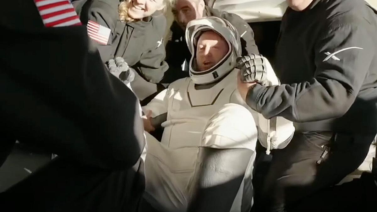 El astronauta Butch Wilmore en su regreso a la Tierra.