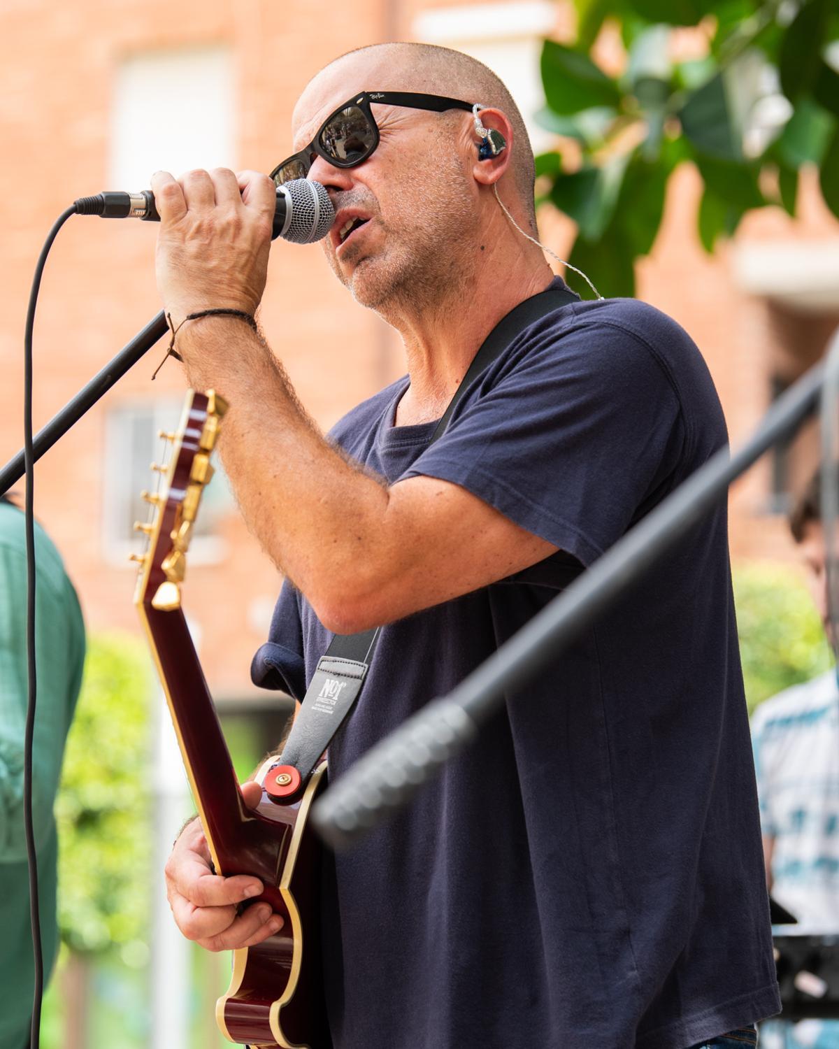 El grupo S. A. M. tocando en el B-Side Festival de 2023