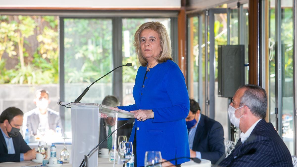 Fátima Báñez insiste en la necesidad de acelerar la vacunación para favorecer la recuperación económica