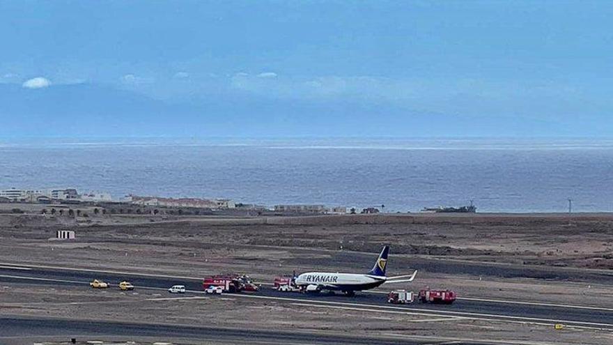 Desbloqueada la pista: Tenerife Sur vuelve a estar operativo