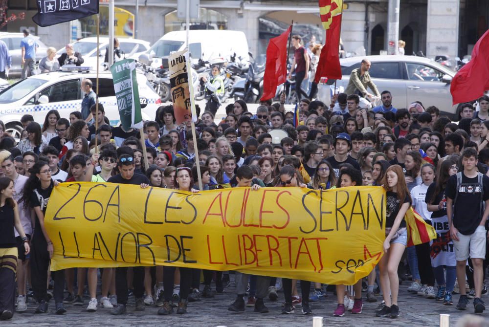 Manifestació d''estudiants universitaris a Girona