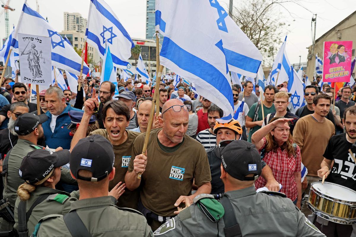 Manifestaciones en Tel Aviv contra las controvertidas reformas legales que promociona el gobierno de extrema derecha del país