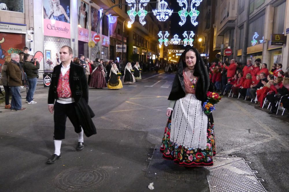 Así desfiló Sofía Soler y la comitiva oficial en la Ofrenda