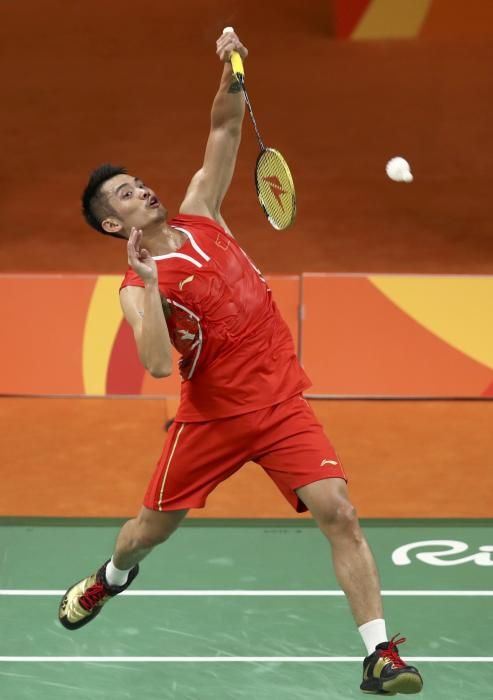 Badminton: Lin Dan de China vs Viktor Axelsen de Dinamarca.