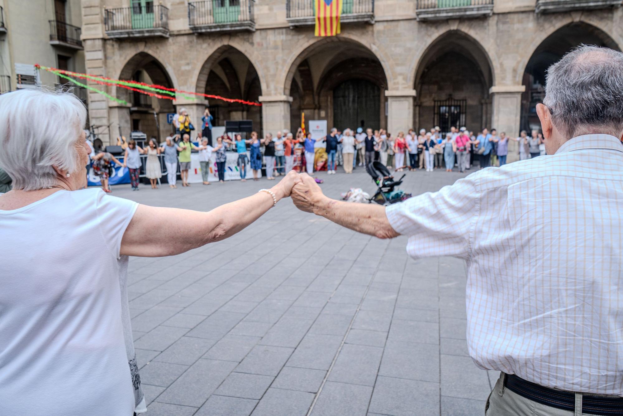 La revetlla i la flama del Canigó arriben a Manresa