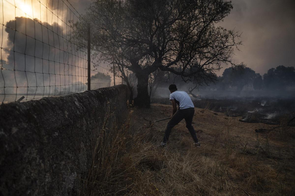 FOTOGALERÍA | Las imágenes del incendio de Arroyo de la Luz