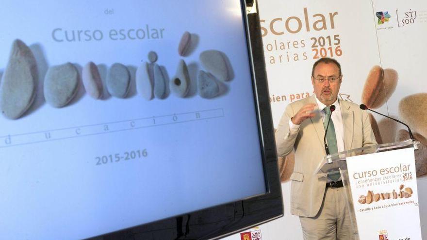 El consejero de Educación, Fernando Rey, presenta el curso escolar