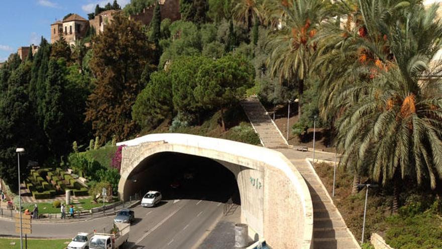 El túnel de la Alcazaba, visto desde el paseo don Juan Temboury.