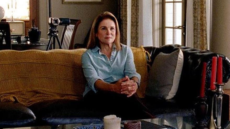 La actriz Tovah Feldshuh da vida a Deanna Monroe.