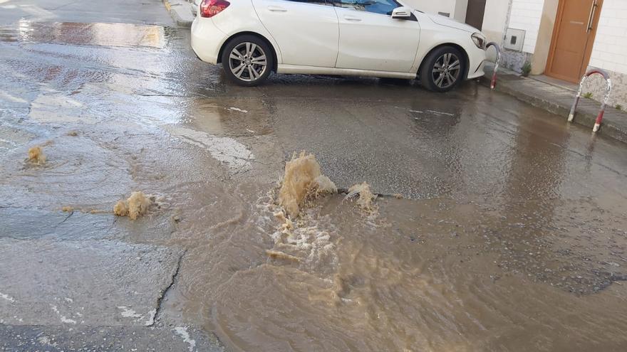 Los vecinos de Vilaxoán claman ante otra rotura en la red de saneamiento