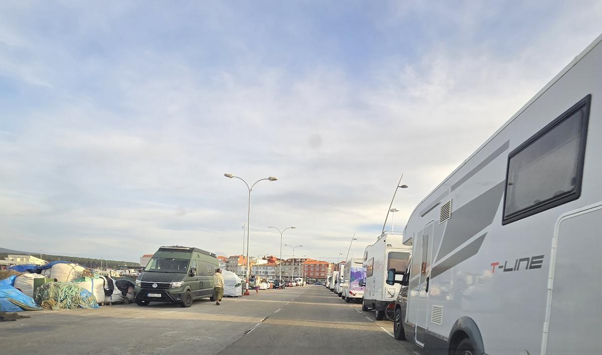 Autocaravanas en la zona portuaria, la semana pasada.