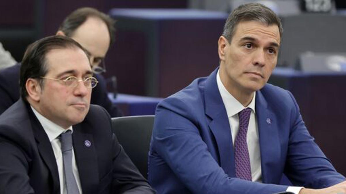 José Manuel Albares y Pedro Sánchez en la Eurocámara