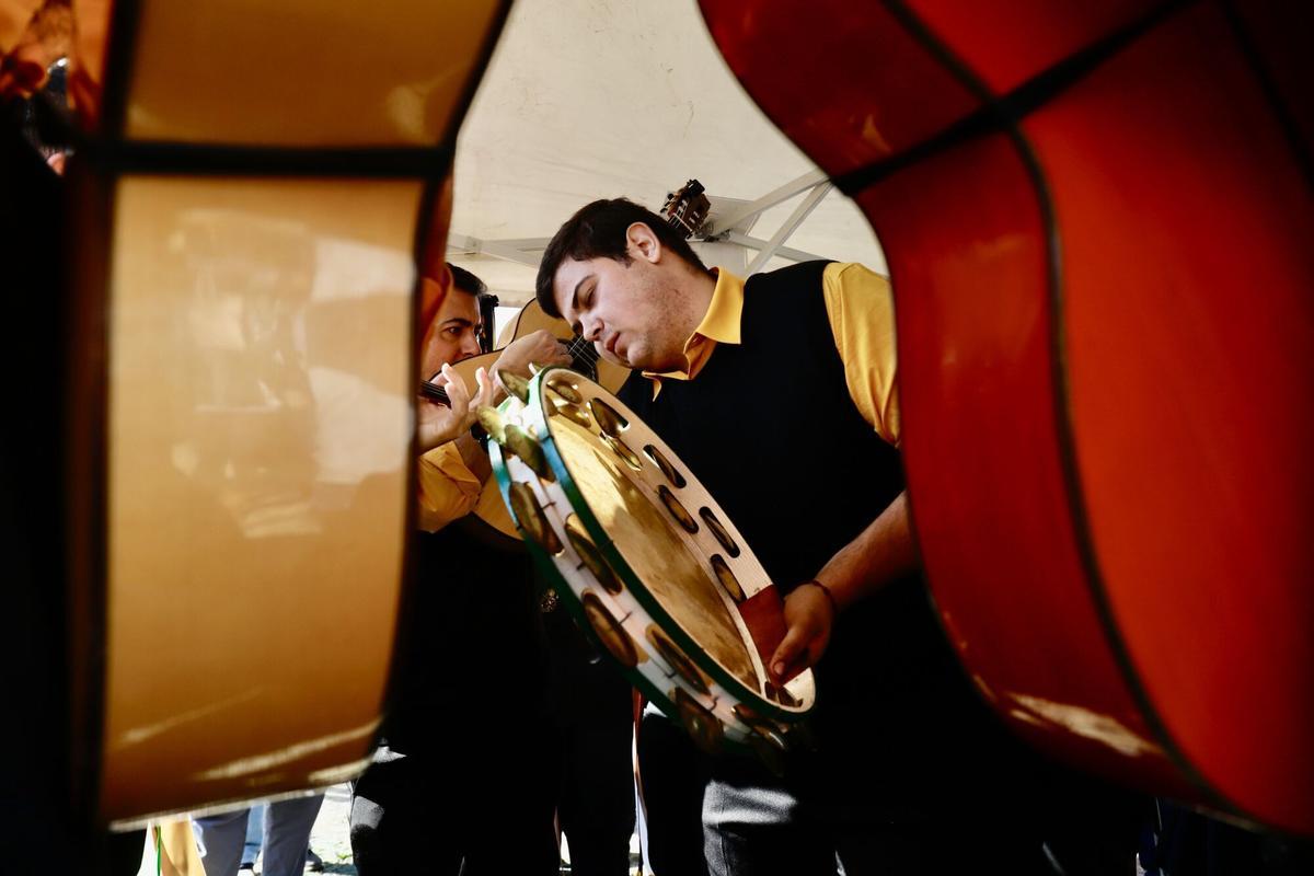 Málaga celebra su Fiesta Mayor de los Verdiales, en su edición número 62, esta celebración ha reunido a cientos de malagueños en una jornada de baile y alegría.