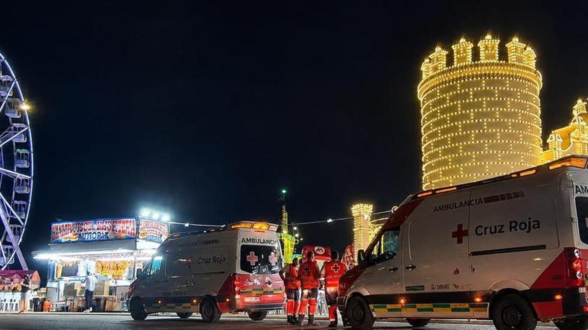 Voluntarios y vehículos de Cruz Roja en el ferial de Caya, este sábado.