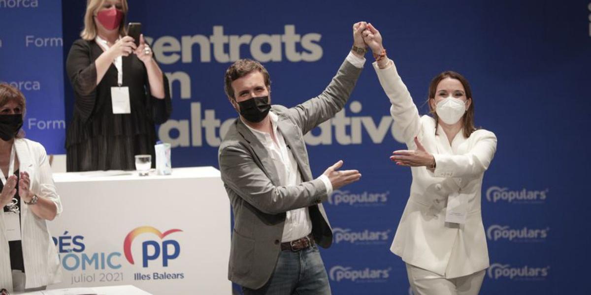 Marga Prohens, junto a Casado, en julio asumió el liderazgo del PP. | B.RAMON