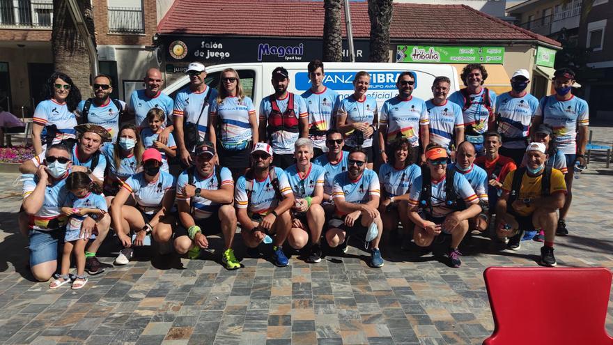 El grupo “Los Tractores” culmina con éxito los 75 kms a pie de la “VII Vuelta al Mar Menor”