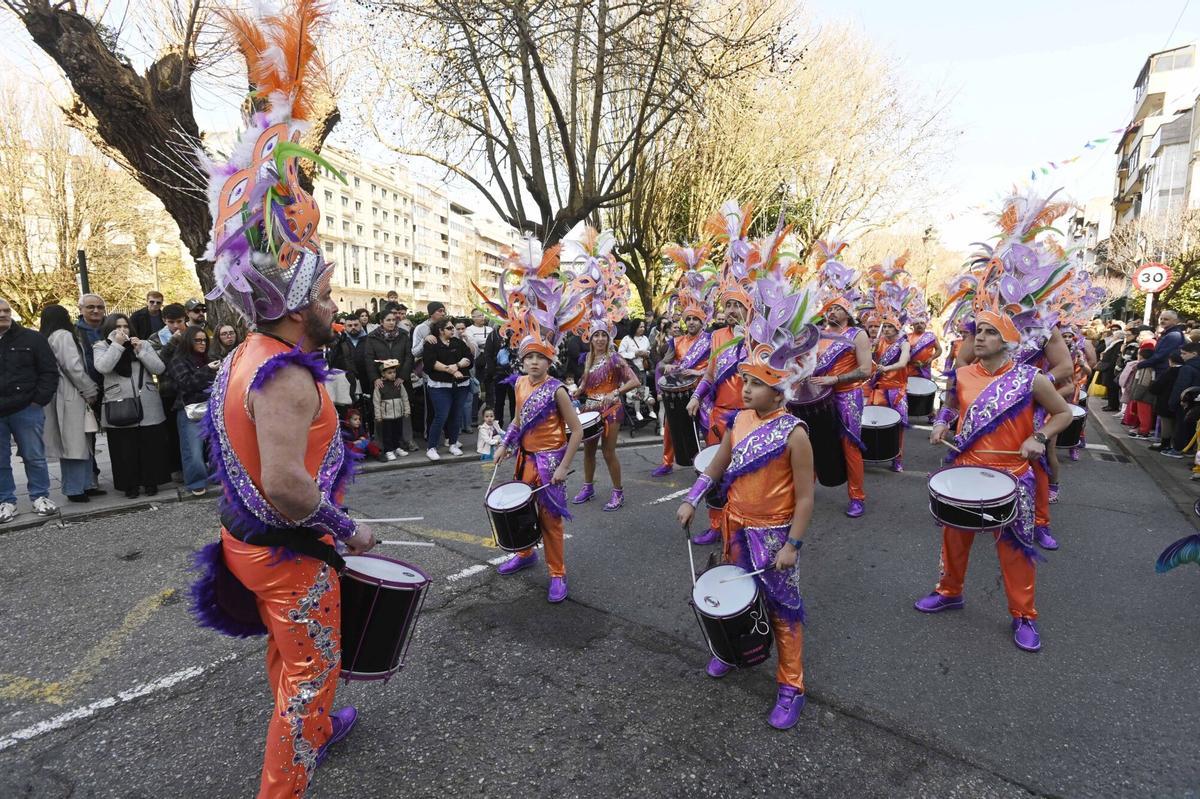 Las comparsas desfilaron ayer por las principales calles del centro urbano