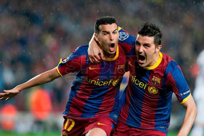 David Villa y Pedro Rodríguez celebran el gol contra  el Real Madrid, durante el partido, correspondiente a la vuelta de las semifinales de la Liga de Campeones, que ambos equipos disputan la noche del 3 de mayo de 2011 en el Nou Camp de Barcelona.