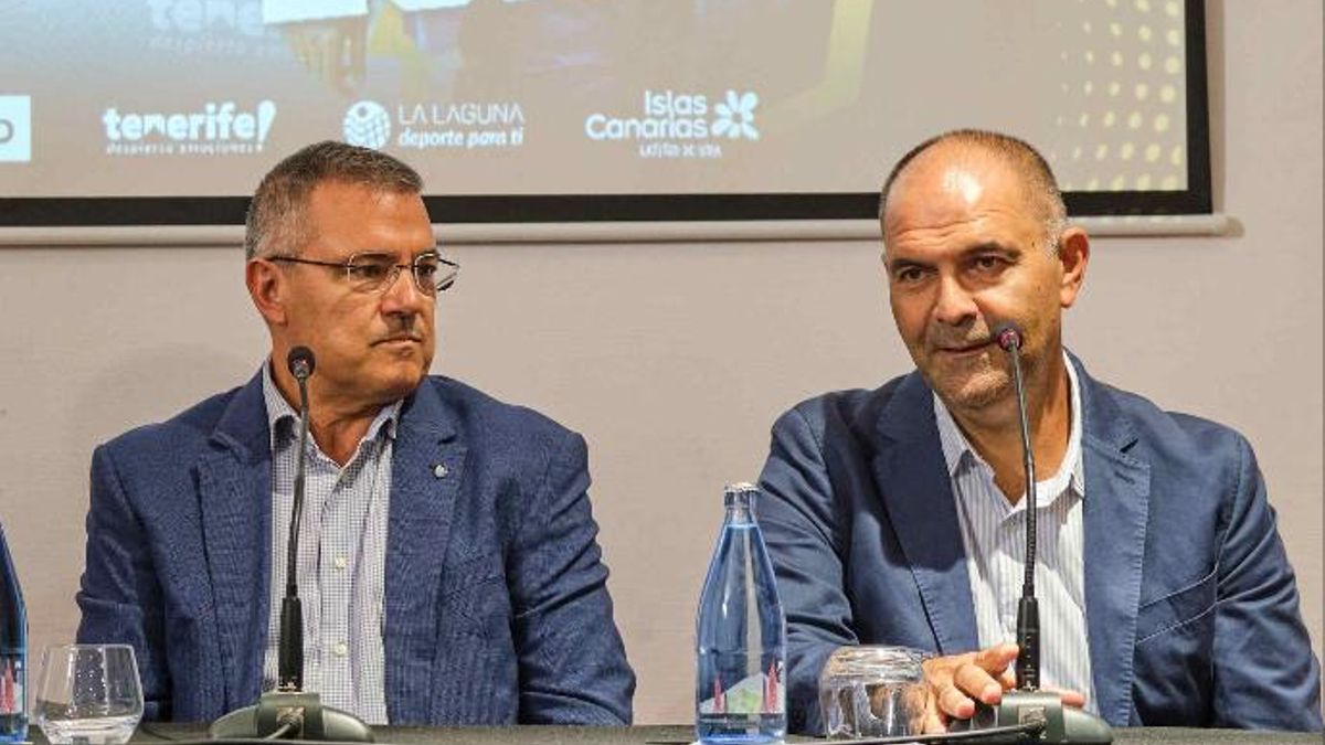 Félix Hernández (i) junto a Aniano Cabrera en una rueda de prensa del CB Canarias.