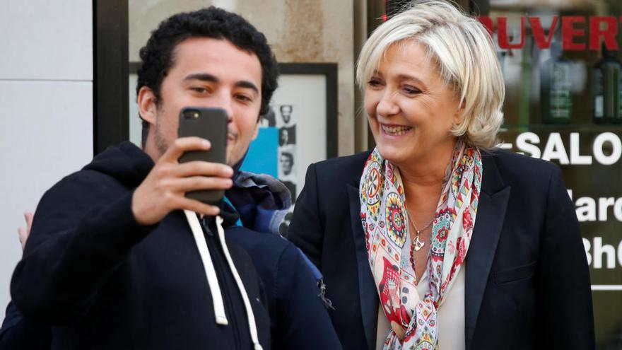 Marine Le Pen abandona el cargo de presidenta del Frente Nacional