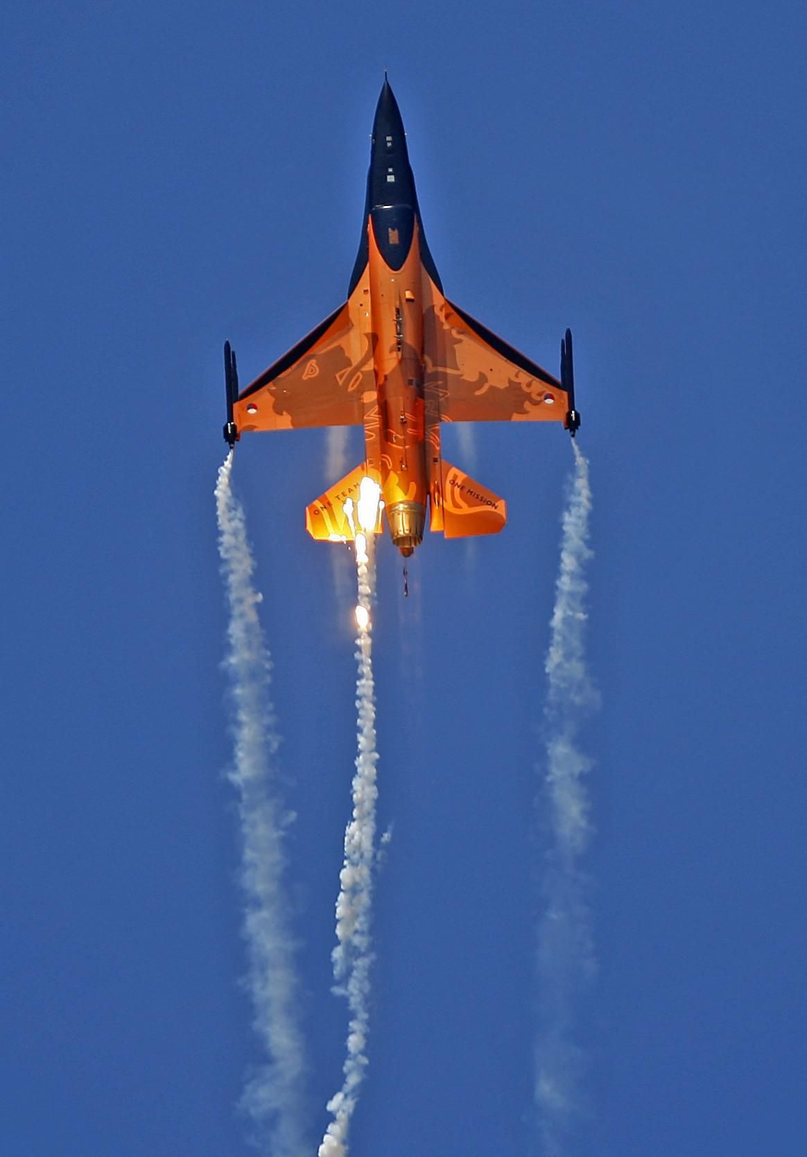 Caza F-16 del Ejército holandés durante la edición de 2011