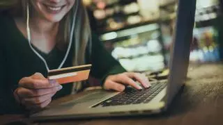 Las compras impulsivas no solo afectan a tu bolsillo: cuidado con lo que haces