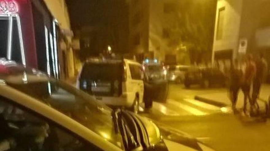 Vehículos policiales, en el lugar, anoche.