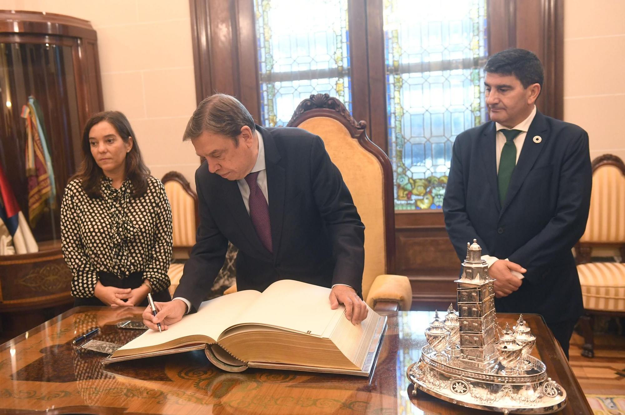 Visita del ministro de Agricultura, Pesca y Alimentación Luis Planas a María Pita