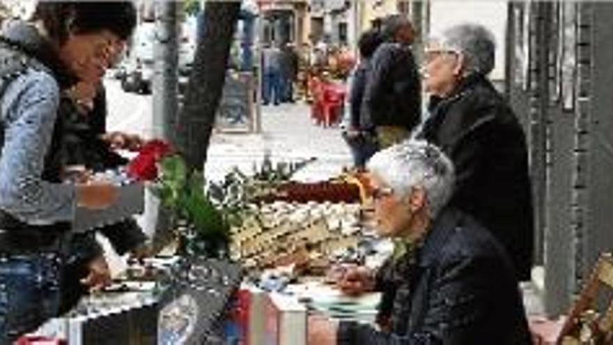 Sant Fruitós, entre parades de roses i llibres d&#039;autors locals