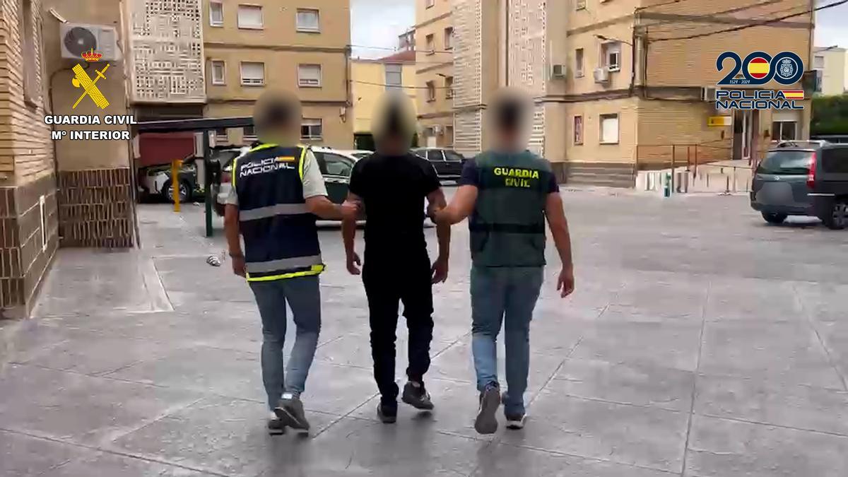 Uno de los detenidos en el cuartel de Villena.