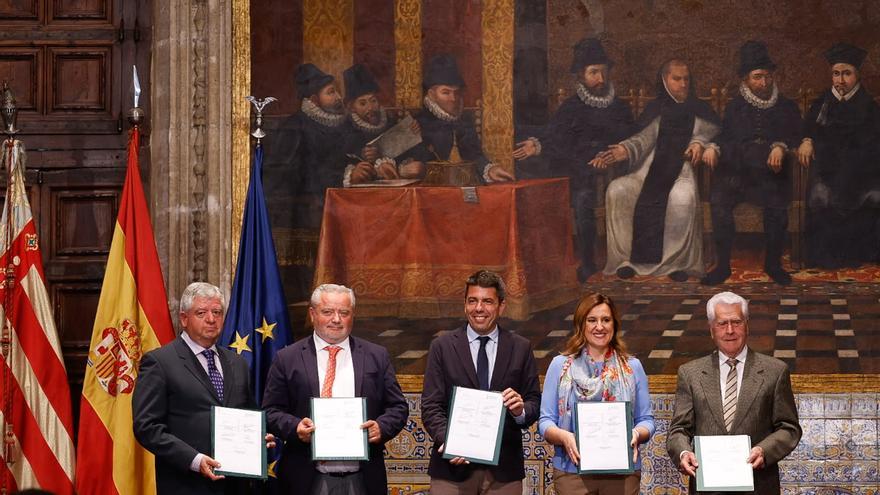 El Consell y los regantes firman un "acuerdo histórico" para garantizar un aporte de agua extra a l'Albufera