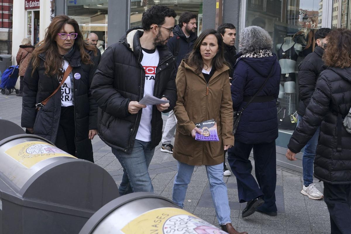 La secretaria general y diputada de Podemos, Ione Belarra, y el candidato de Podemosen Castilla y León, Miguel Ángel Llamas, este miércoles en Valladolid.
