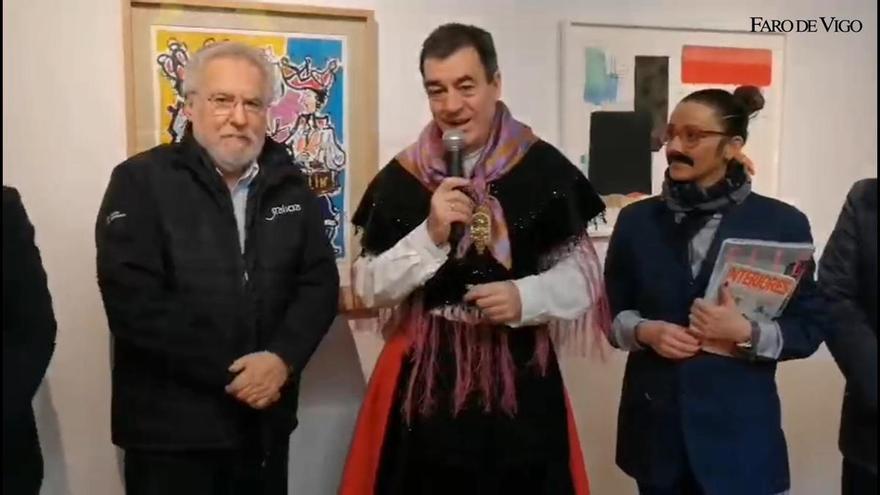 El Conselleiro Román Rodríguez se rinde al entroido vestido de «dama galega»