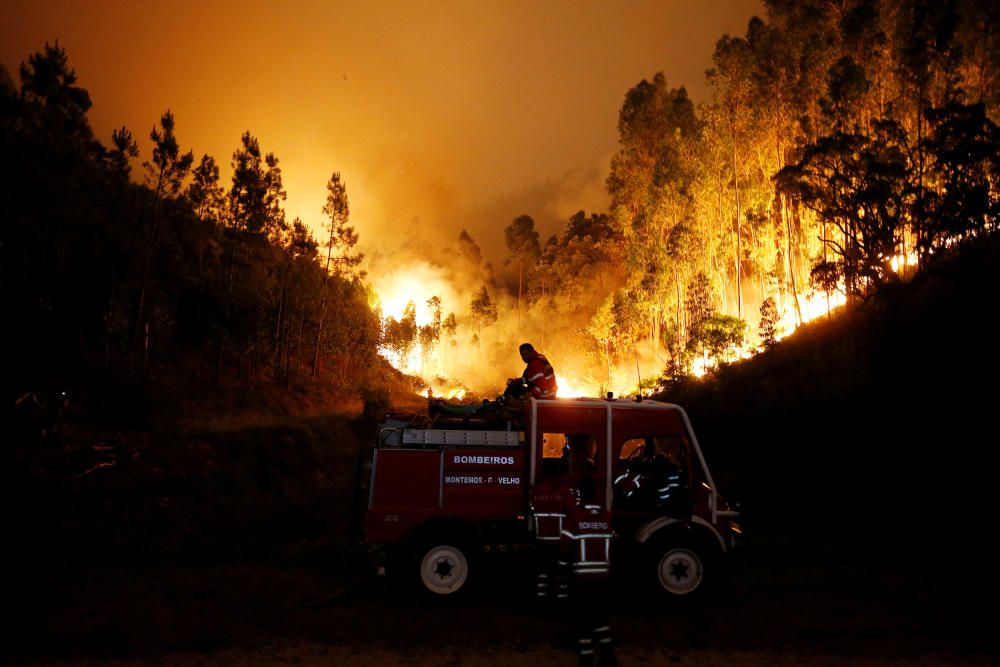 Incendio de grandes dimensiones en Portugal