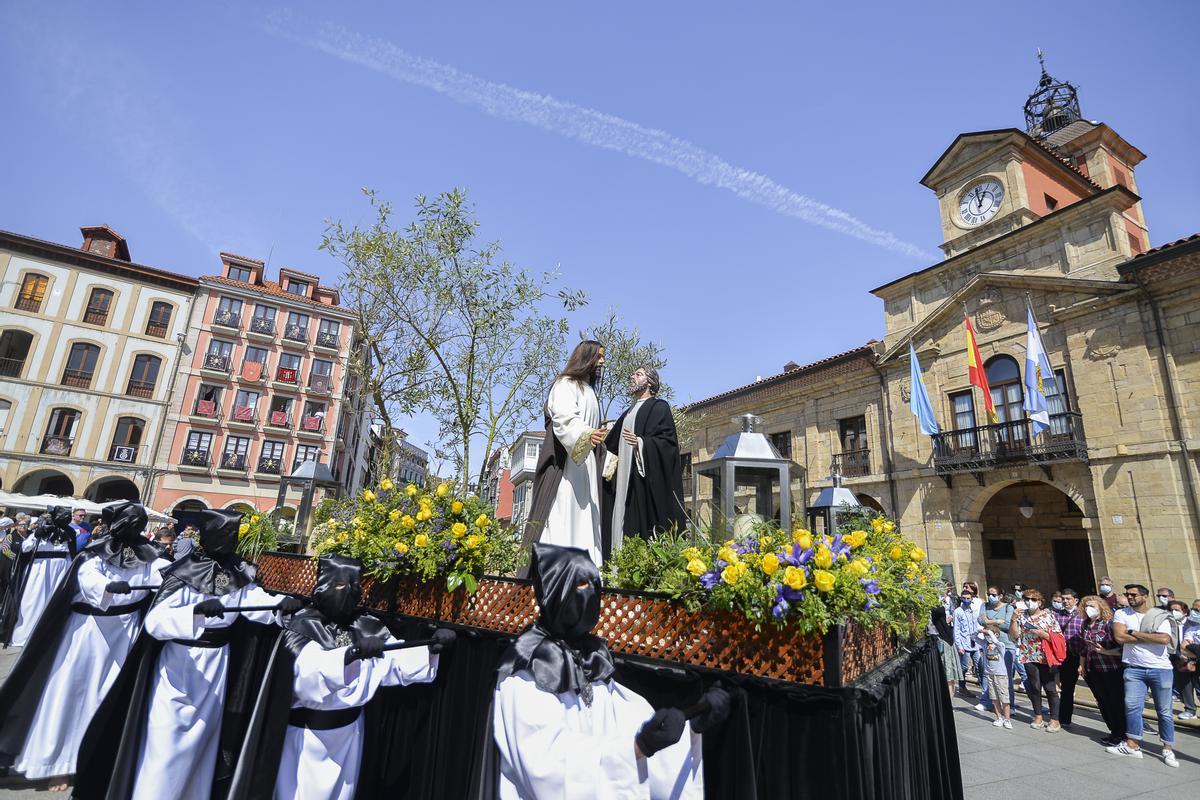 En imágenes: así fue la procesión de la hermandad del Beso de Judas En imágenes: así fue la procesión de la hermandad del Beso de Judas