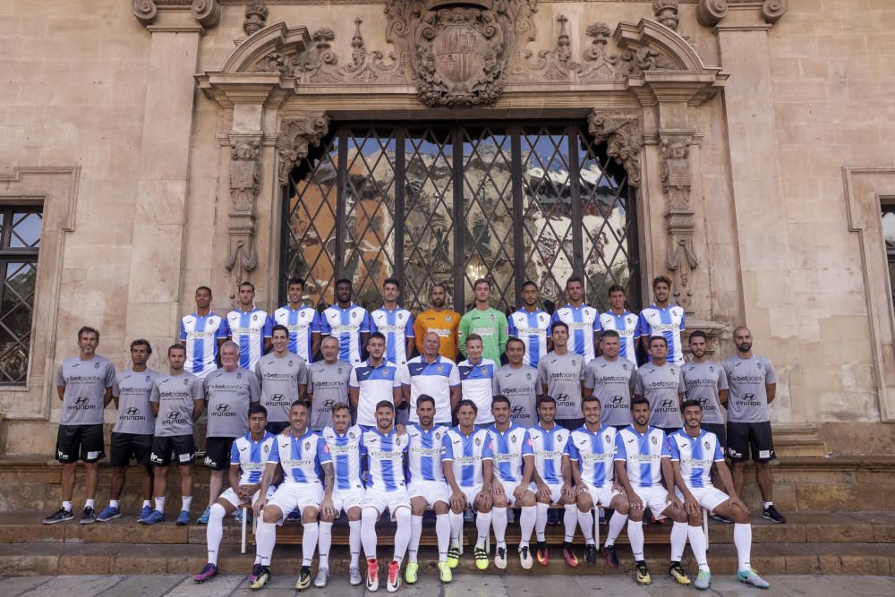 Los blanquiazules se hacen la foto oficial en Cort