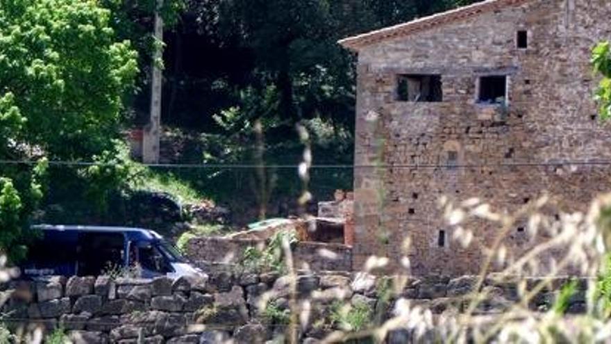 Persecució per terra i aire de 5 persones que cultivaven marihuana en una masia