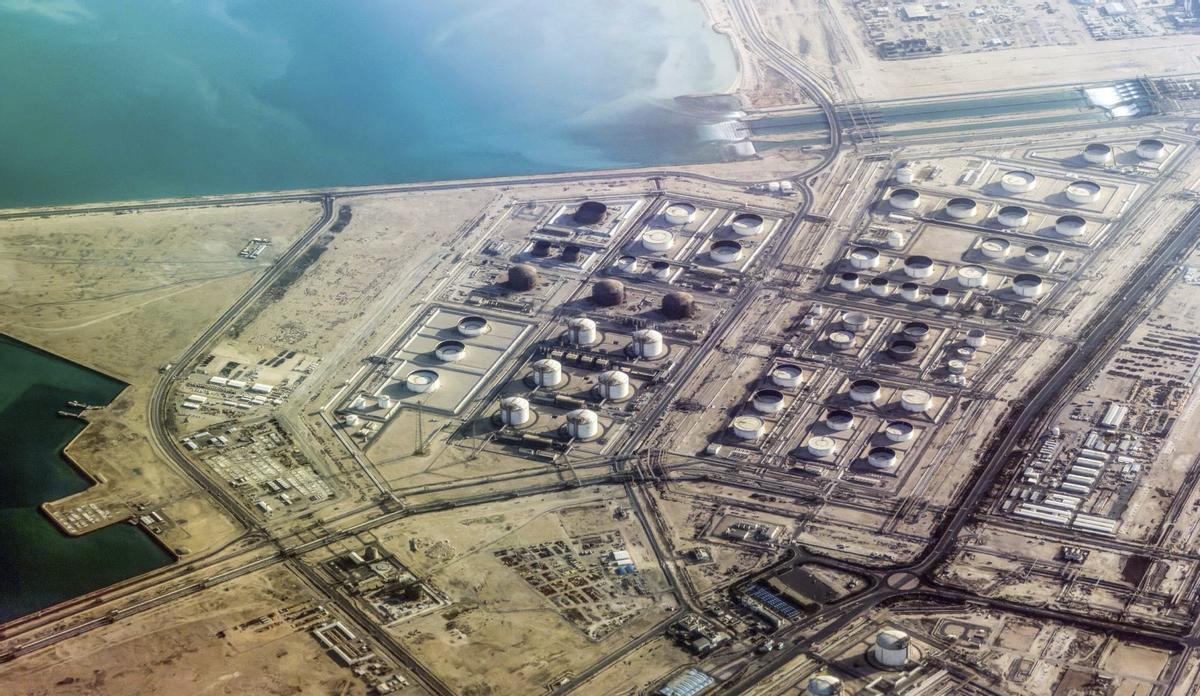 Petroli, defensa i turisme, els que guanyen amb la guerra