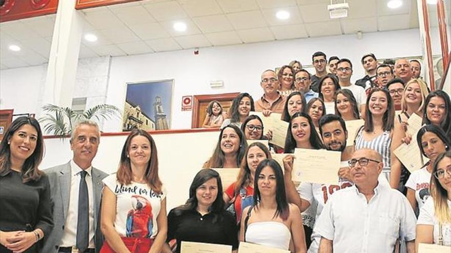 Celebran la clausura de escuelas taller de sectores estratégicos