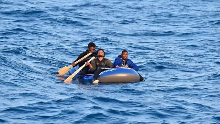 Alguns dels migrants que van ser rescatats ahir