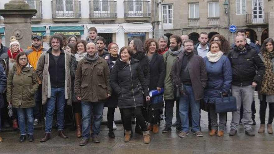 Los integrantes del Consello das Mareas, con Villares en el centro en primer término, tras su constitución a finales de enero. // Xoán Álvarez