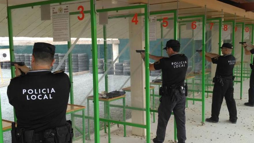 La Policía Local de Catral, en una imagen de archivo