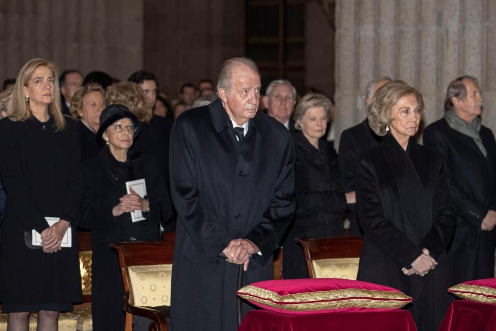 Funeral de Pilar de Borbón en el Monasterio de ...