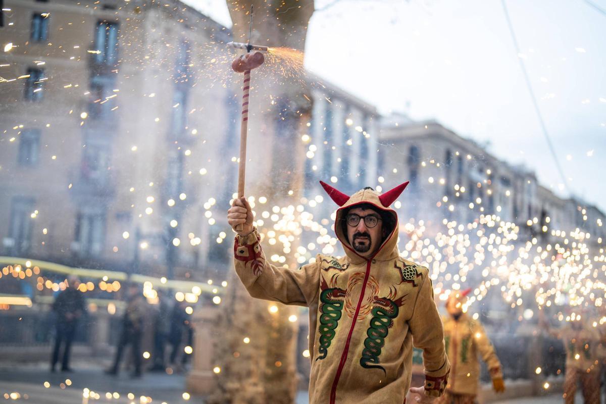 Cercavila conmemorativa de los 425 años de los Gegants del Pi.