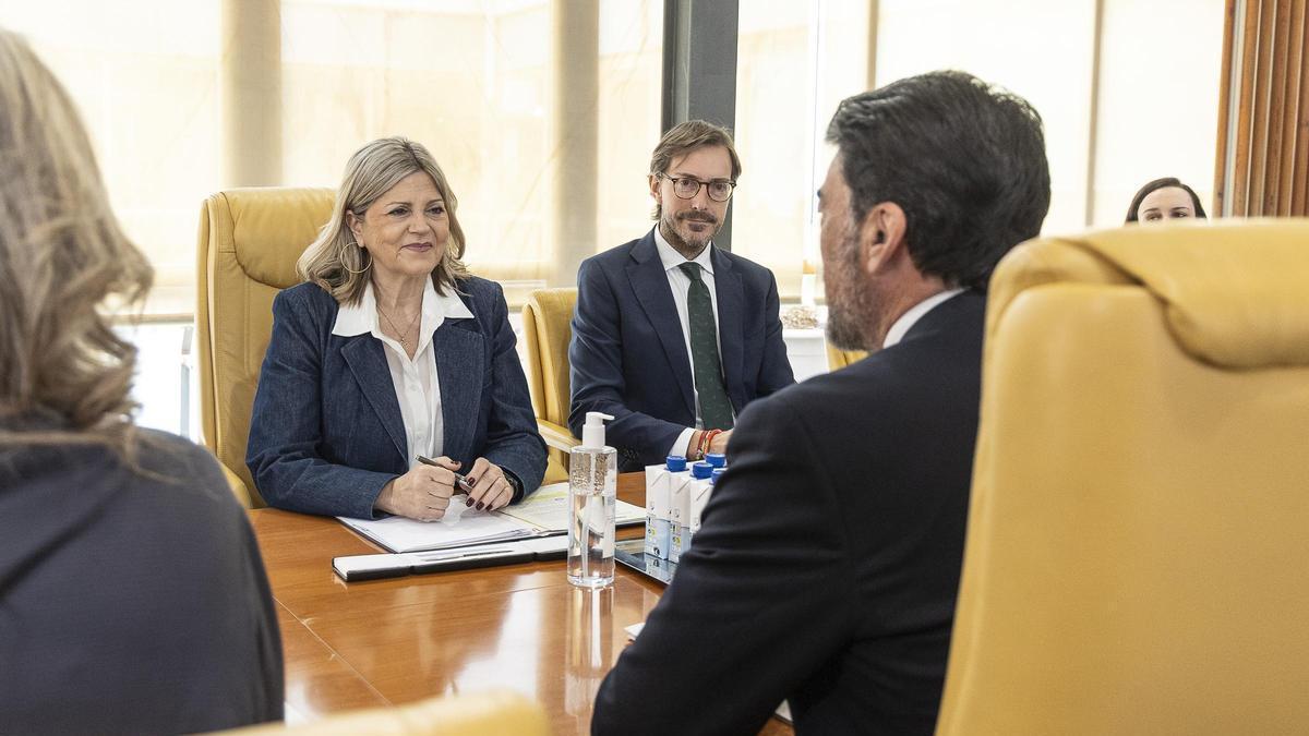Huelga educativa: más de 10.000 profesores estallan contra la masificación de las aulas y la falta de manos en Alicante